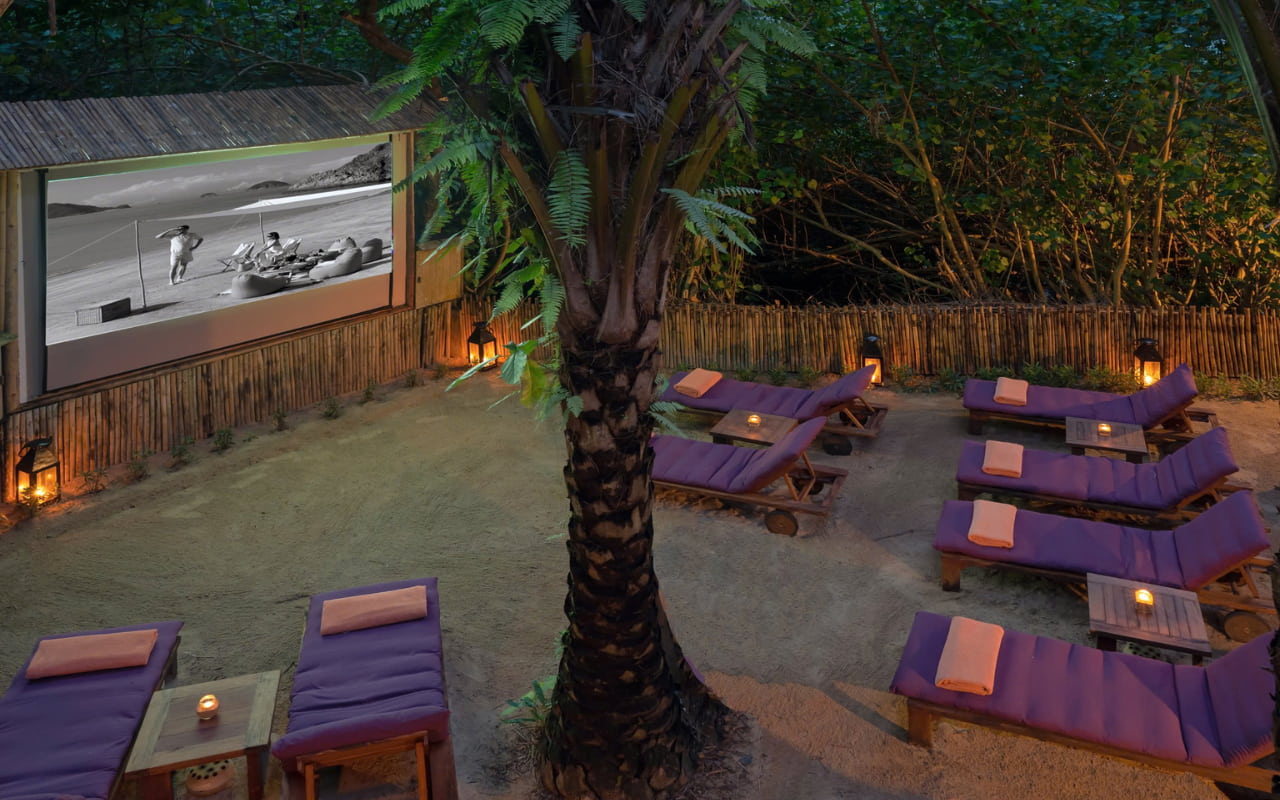Trải nghiệm rạp chiếu phim ngoài trời - Six Senses Côn Đảo 