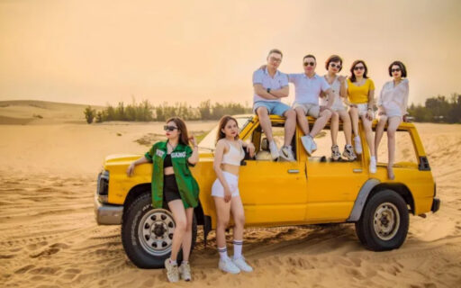 Trải nghiệm chạy xe jeep tại Bàu Trắng