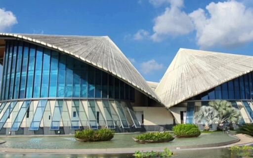 Tham quan Nhà Hát Nón Lá