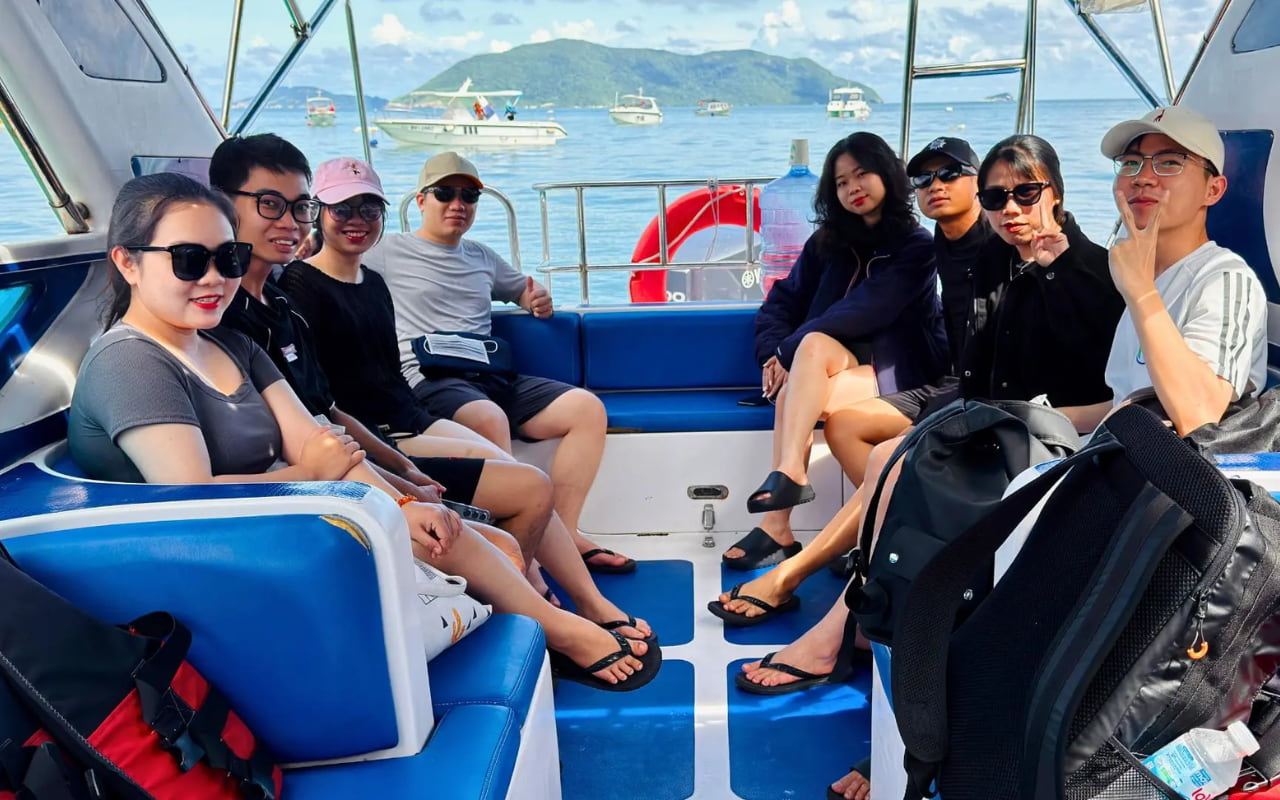 Tour du lịch Côn Đảo 1 ngày - Di chuyển bằng cano đến Hòn Bảy Cạnh