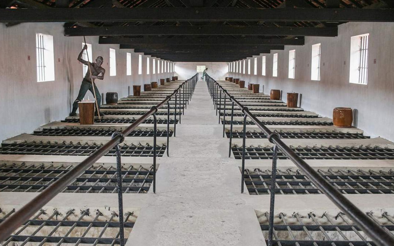 Tour Côn Đảo 3 ngày 2 đêm từ Cần Thơ trọn gói chỉ từ 3390k 28 Tour Côn Đảo 3 ngày 2 đêm từ Cần Thơ - Khu biệt giam Chuồng Cọp