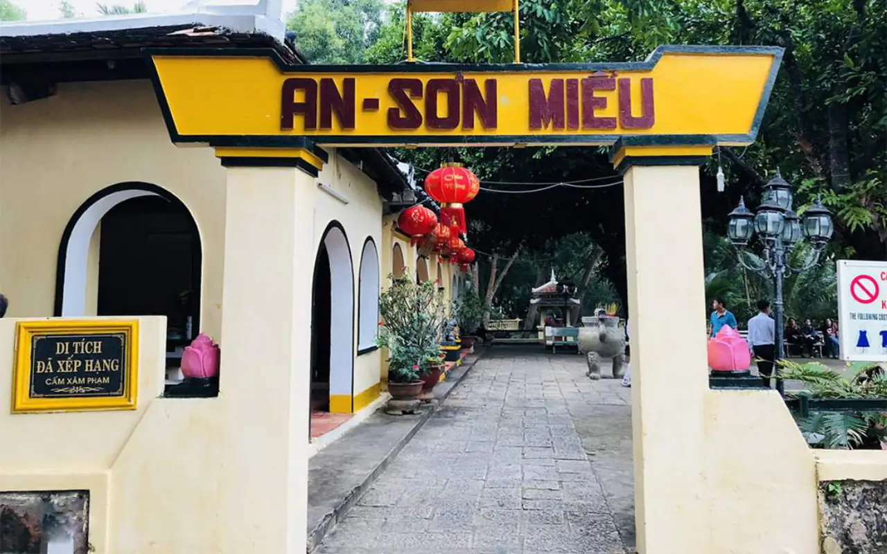 Tour Côn Đảo 3 ngày 2 đêm từ Cần Thơ - Miếu Bà Phi Yến