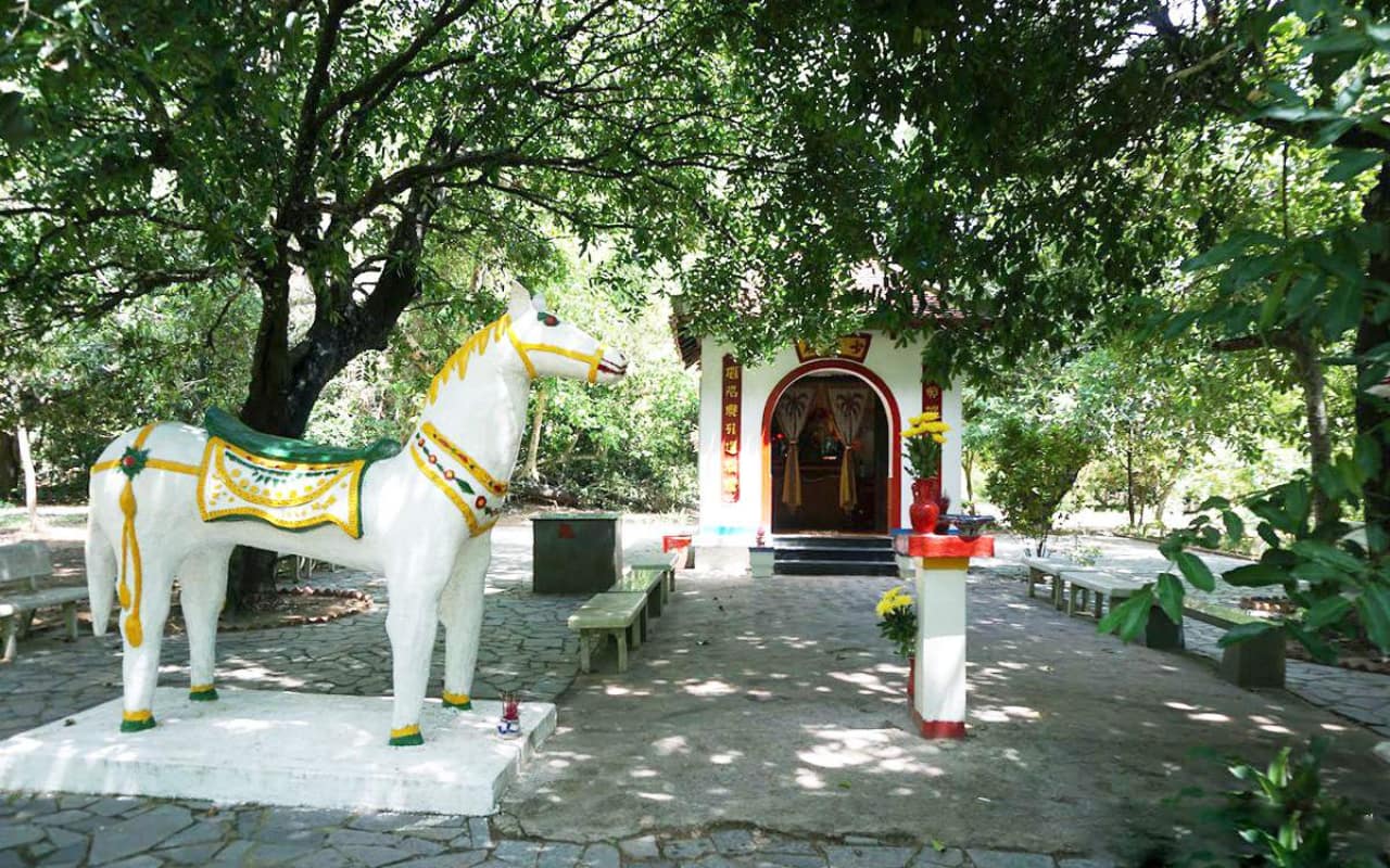 Tour Côn Đảo 3 ngày 2 đêm từ Cần Thơ trọn gói chỉ từ 3390k 18 Tour Côn Đảo 3 ngày 2 đêm từ Cần Thơ - Miếu Hoàng Tử Cải