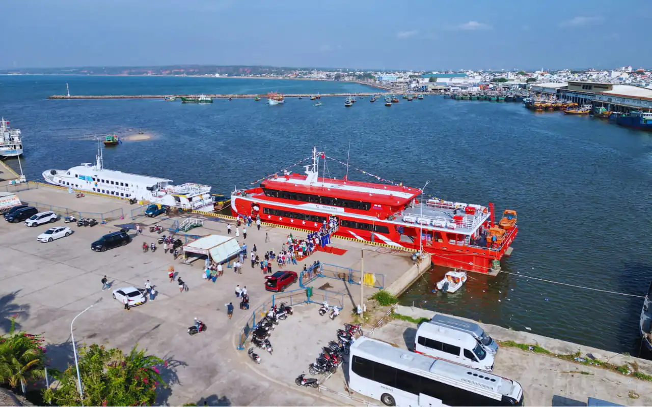 Tour Phú Quý 2 ngày 2 đêm - Cảng Phú Quý