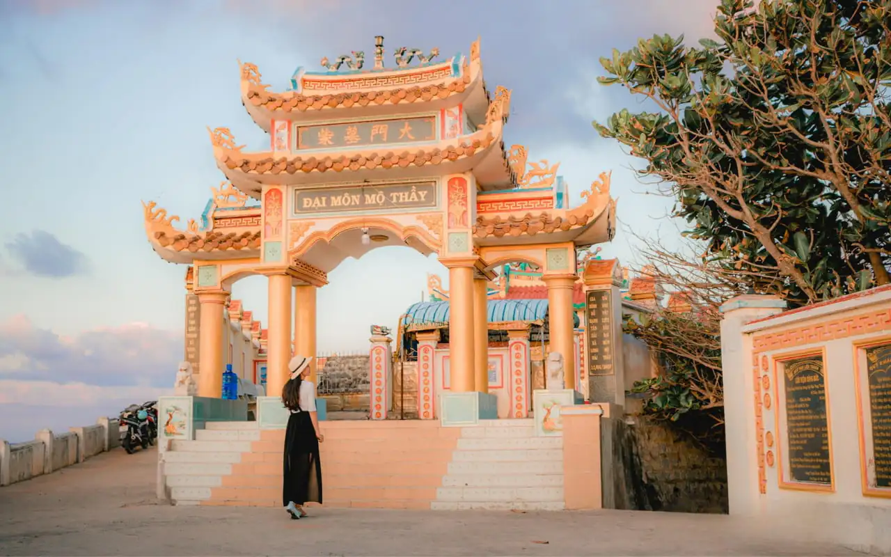 Tour Phú Quý 2 ngày 2 đêm - Đài Môn Mộ Thầy