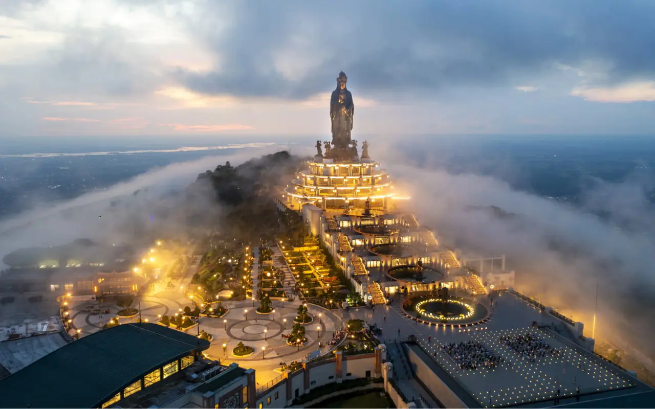 Tour Tây Ninh 1 ngày - Chiêm bái tượng Phật Bà bằng đồng