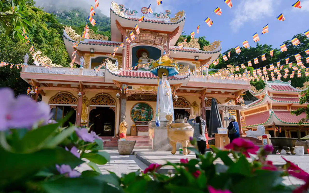 Tour Tây Ninh 1 ngày - Tham quan Chùa Bà Tây Ninh