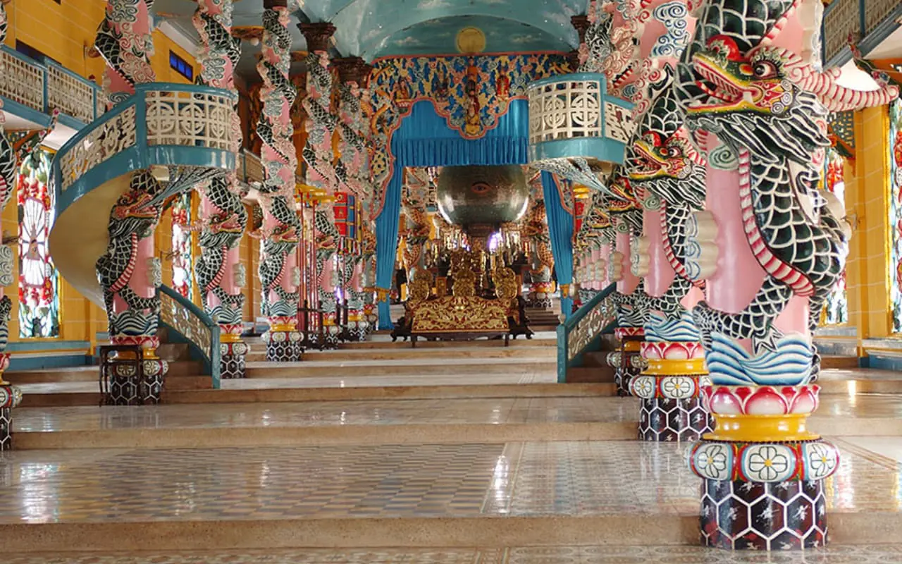 Tour Tây Ninh 1 ngày - Tòa Thánh Tây Ninh