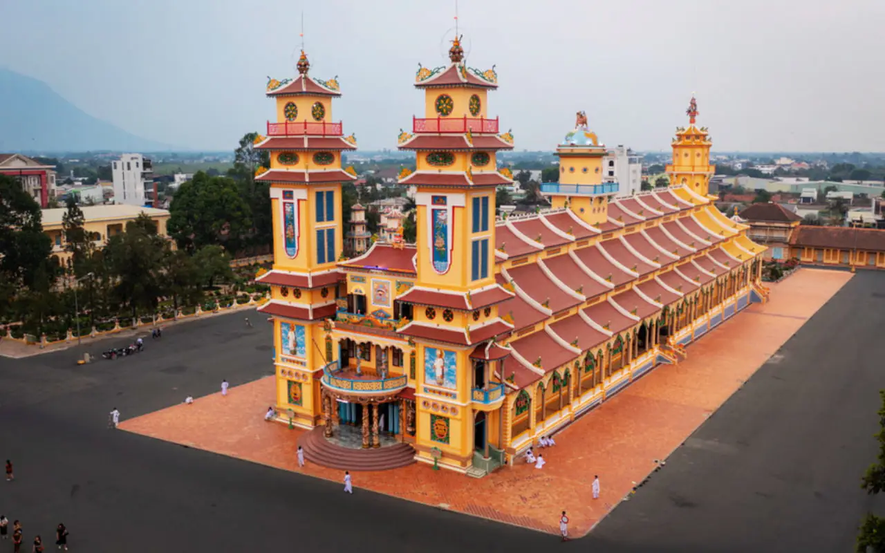 Tour Tây Ninh 1 ngày - Tổng quan tòa thánh Tây Ninh