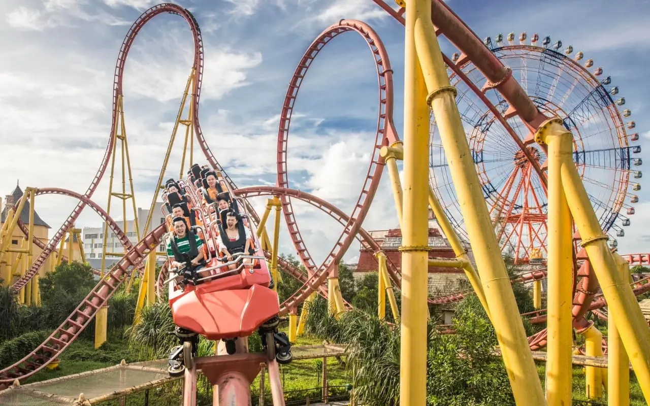 Tour VinWonders Phú Quốc - Trải nghiệm tàu lượn siêu tốc