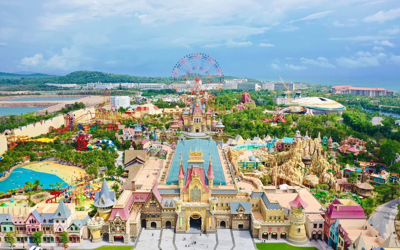Tour VinWonders Phú Quốc 1 ngày - Check-in Grand World 17 Tour VinWonders Phú Quốc - Toàn cảnh