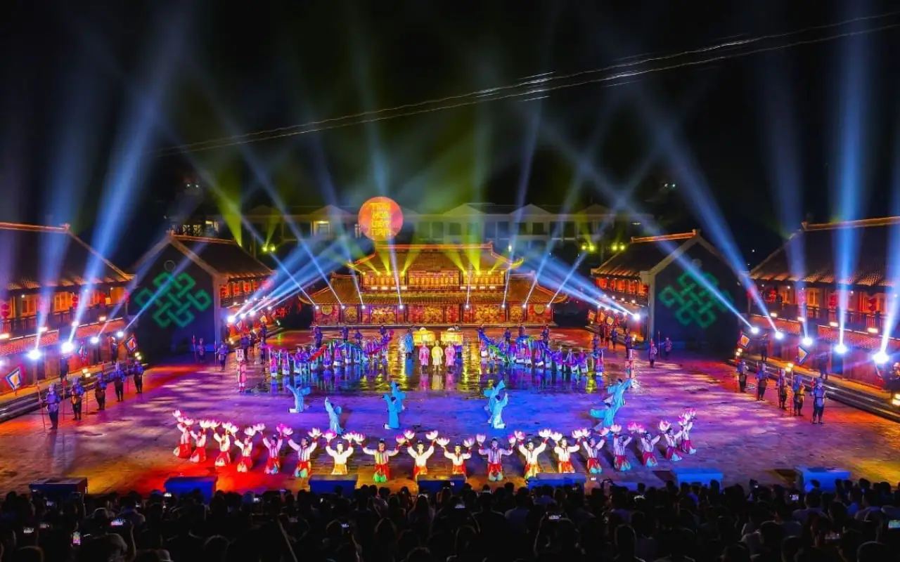 Xem show trình diễn Tinh hoa văn hóa Việt Nam