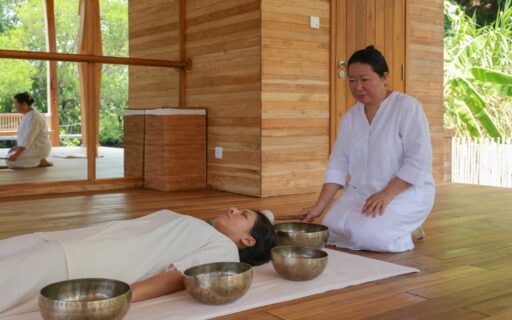 Trải nghiệm chuông xoay cân bằng năng lượng tại Six Senses Côn Đảo