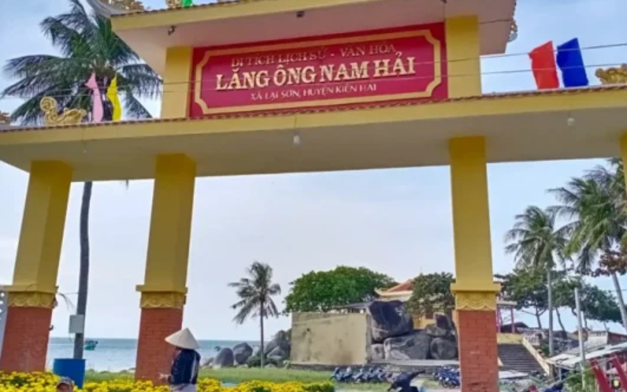 Tour Cần Thơ 3 ngày 2 đêm - Lăng ông Nam Hải