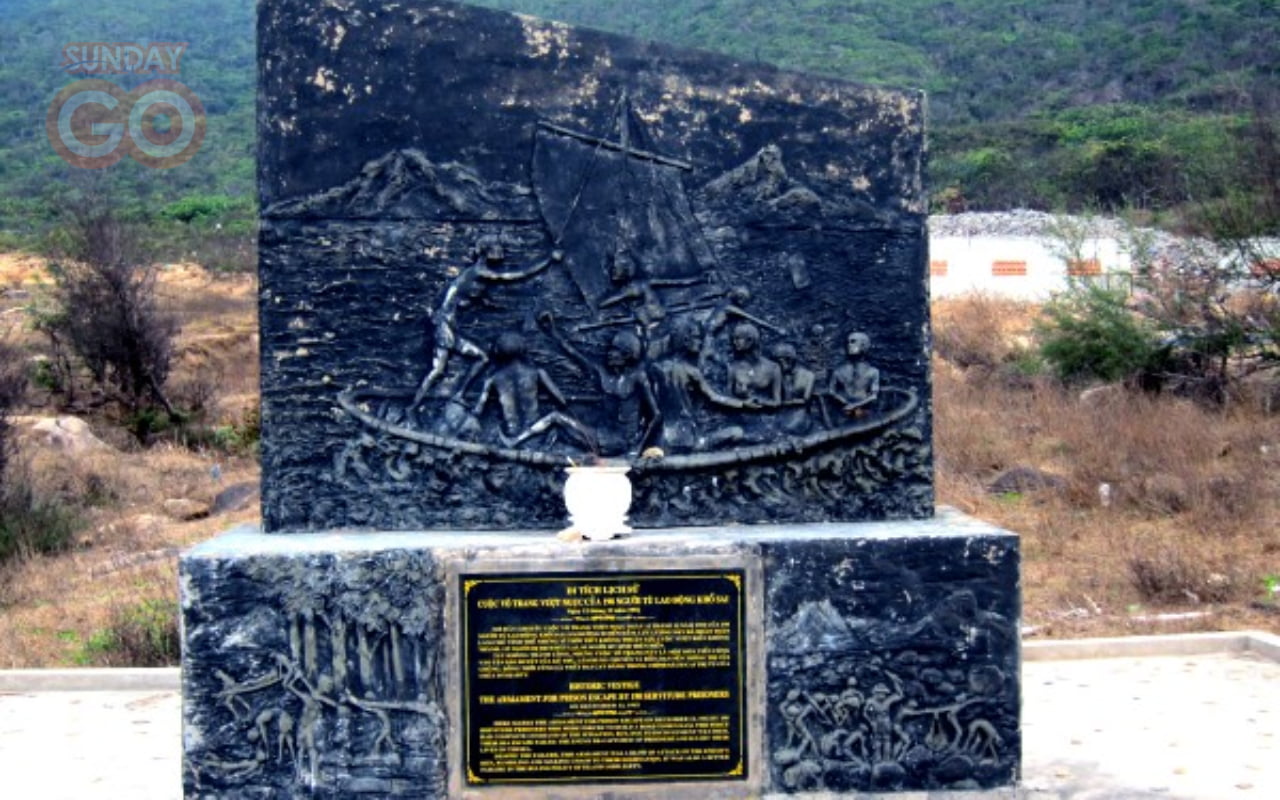Tour Côn Đảo 1 ngày - Tham quan bia tưởng niệm vượt ngục