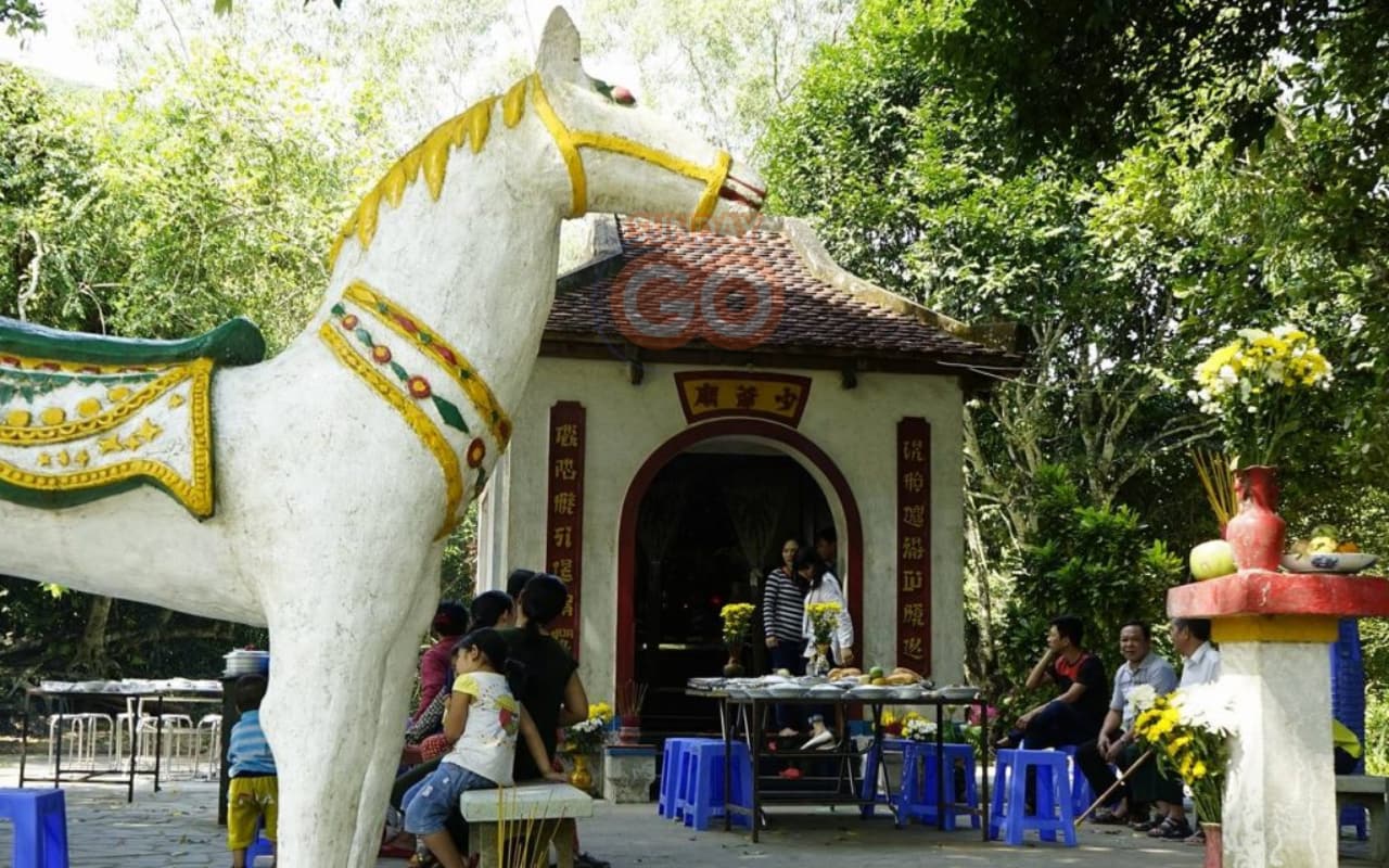 Tour Côn Đảo 1 ngày - Viếng miếu Cậu Côn Đảo