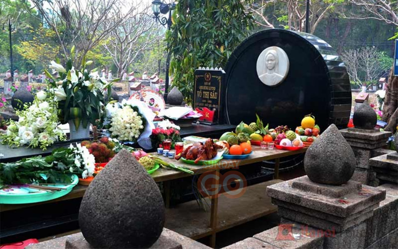 Tour Côn Đảo 1 ngày - Viếng mộ cô Sáu tại nghĩa trang Hàng Dương