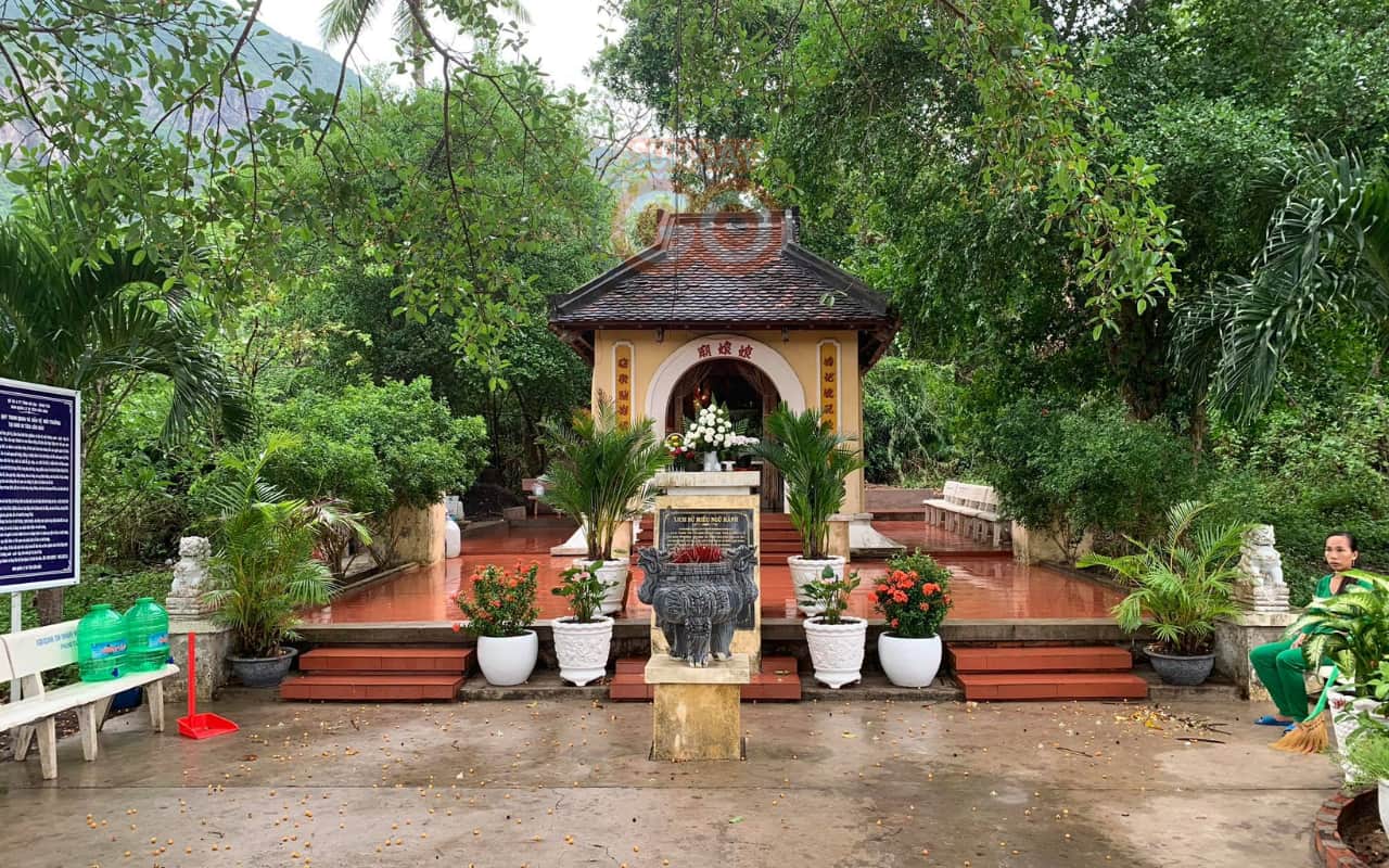 Tour Côn Đảo 2 ngày 1 đêm - Viếng miếu Ngũ Hành