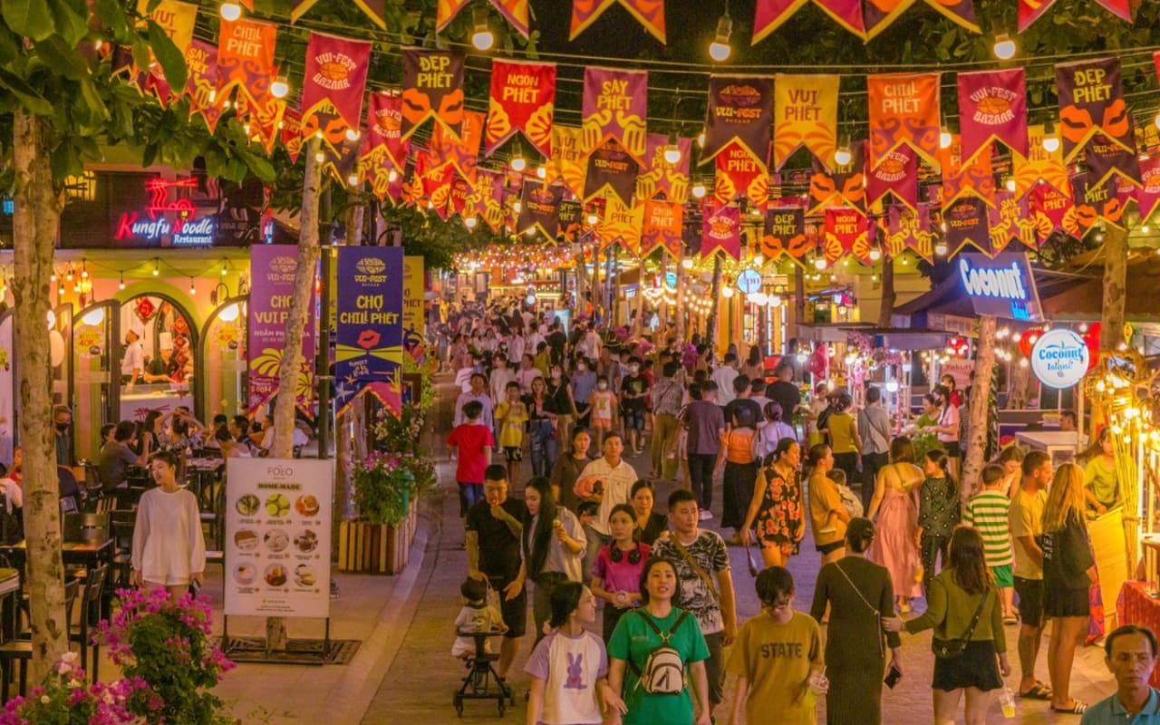 Tour Phú Quốc 3 ngày 3 đêm - Tham quan chợ Vui Fest