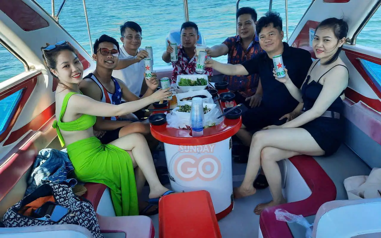 Tour Côn Đảo 1 ngày - Di chuyển bằng cano đến Hòn Tài