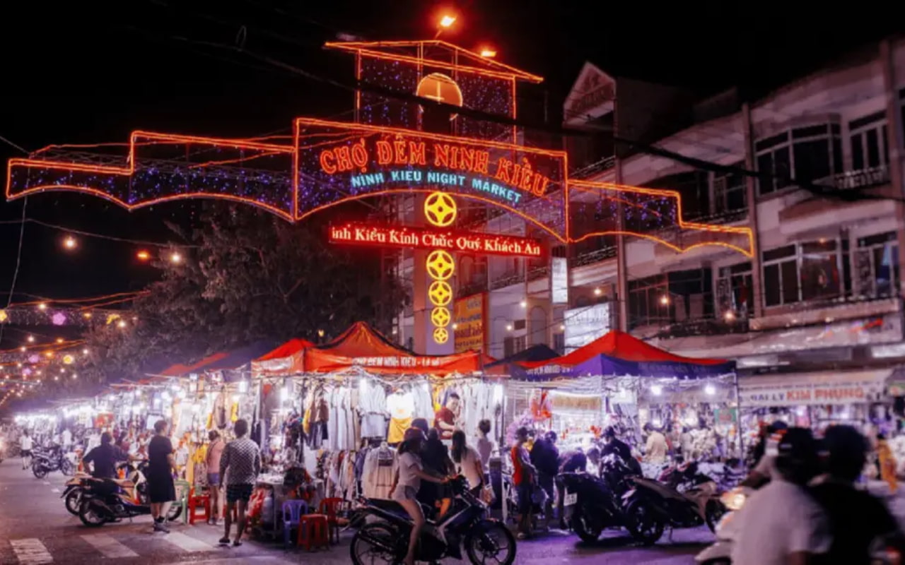 Bến Ninh Kiều Cần Thơ - Chợ đêm