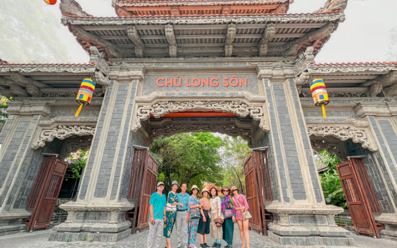 Tour Đà Lạt Nha Trang 3 ngày 3 đêm 21 Tour Đà Lạt Nha Trang 3 ngày 3 đêm - Chùa Long Sơn