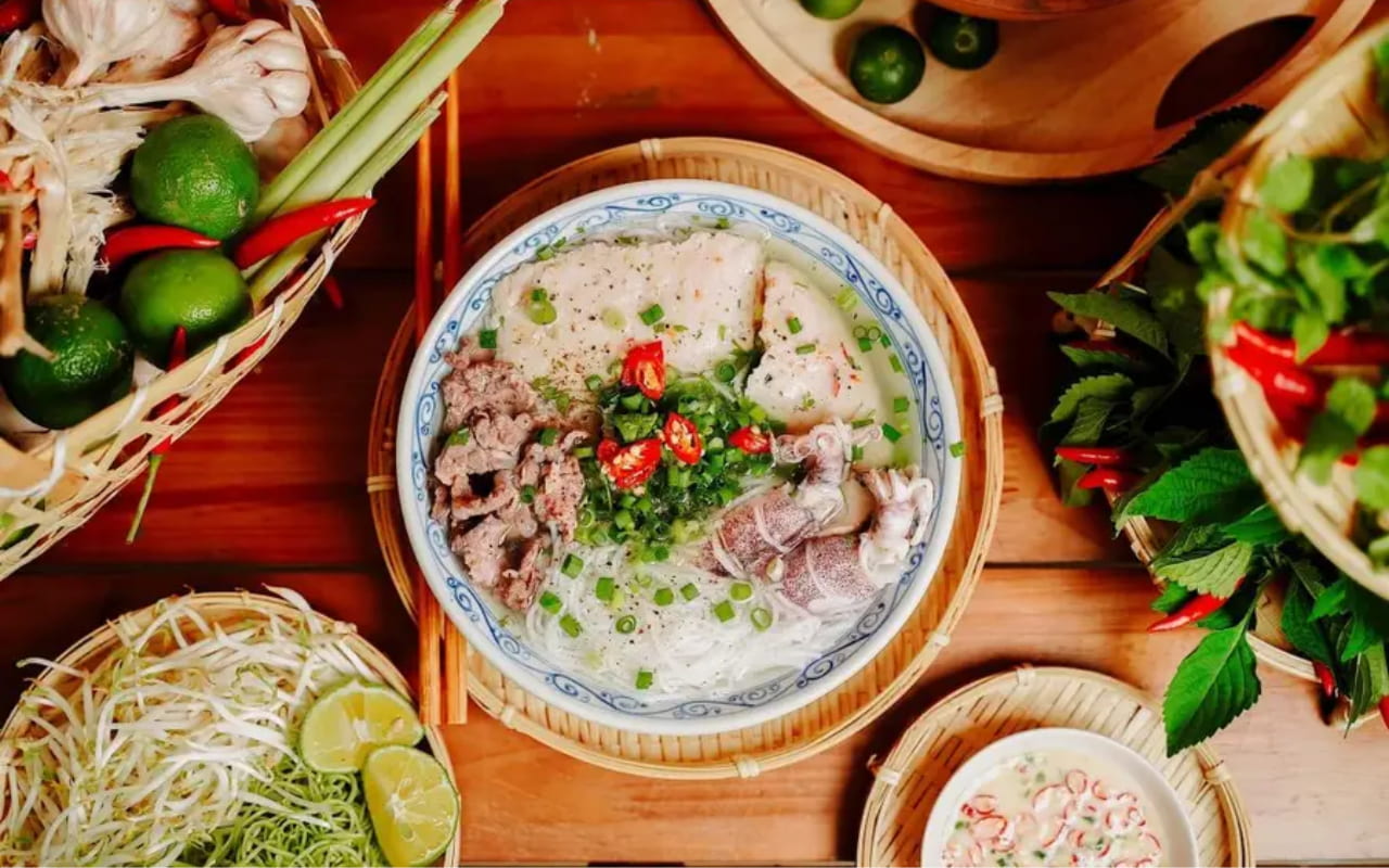 Tour Grand World - Khám phá thành phố không ngủ 16 Tour Grand World - Thưởng thức Bún Quậy