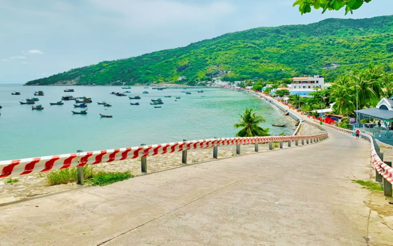 Tour Hòn Sơn 2 ngày 2 đêm từ TP HCM trọn gói 10 Tour Hòn Sơn 2 ngày 2 đêm từ tphcm - Cung đường Hòn Sơn