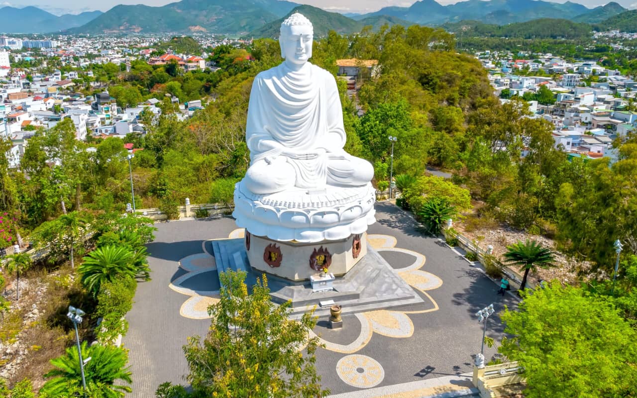 Tour Nha Trang 3 ngày 3 đêm từ Sài Gòn chỉ từ 2460k 12 Tour Nha Trang 3 ngày 3 đêm từ Sài Gòn - Chùa Long Sơn