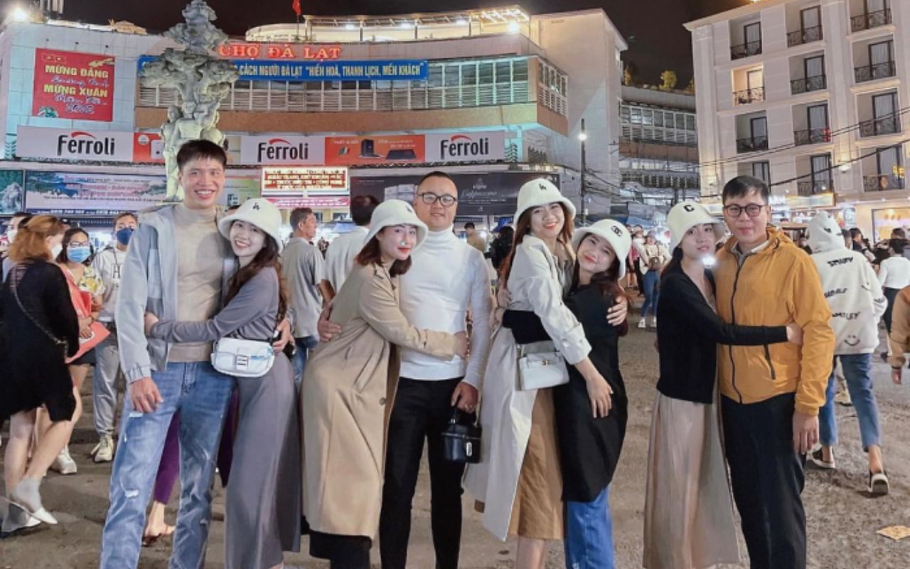 Tour Sài Gòn Đà Lạt 3 ngày 3 đêm trọn gói 22 Tour Sài Gòn Đà Lạt 3 ngày 3 đêm - Chợ đêm Đà Lạt