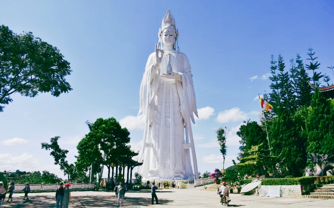 Tour Sài Gòn Đà Lạt 3 ngày 3 đêm trọn gói 24 Tour Sài Gòn Đà Lạt 3 ngày 3 đêm - Chùa Linh Ẩn Tự