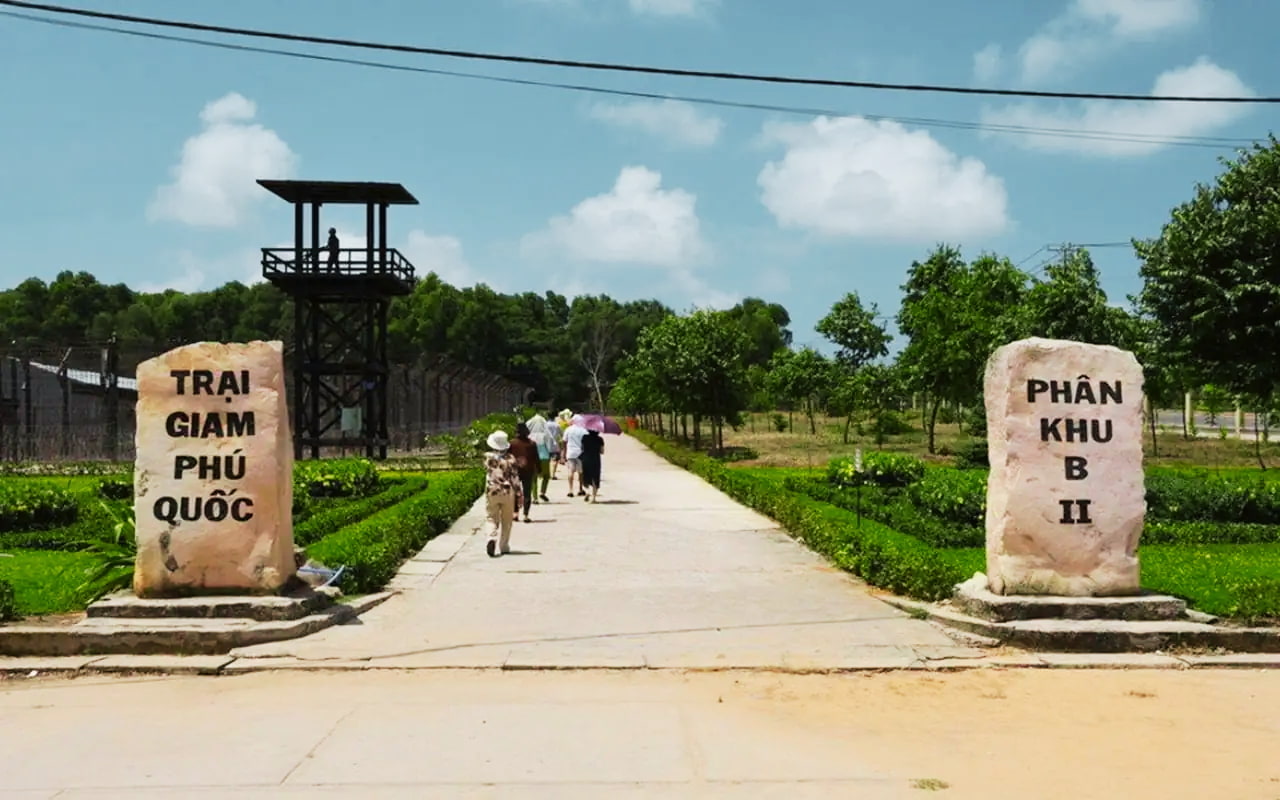 Tour Sài Gòn Phú Quốc 3 ngày 3 đêm | Giá chỉ 3490k 23 Tour Sài Gòn Phú Quốc 3 ngày 3 đêm - Nhà tù Phú Quốc