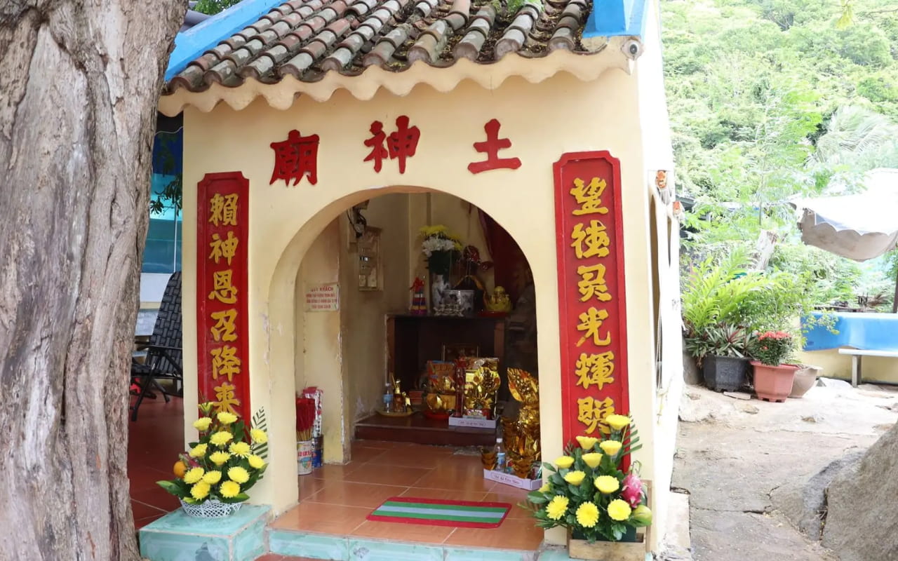 Tour Côn Đảo 3N2Đ - Miếu Thần Tài Thổ Địa