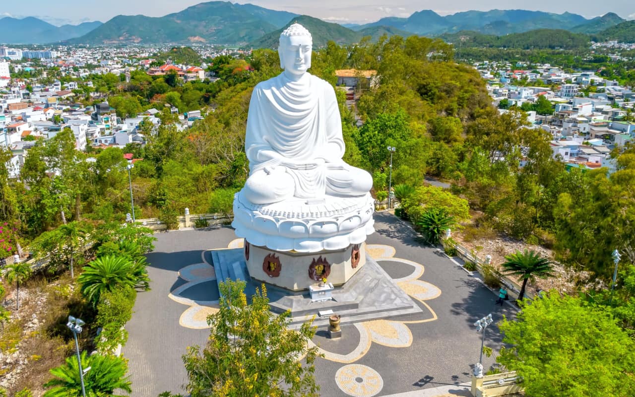 Tour Sài Gòn Nha Trang 2 ngày 2 đêm trọn gói 15 Tour Sài Gòn Nha Trang 2 ngày 2 đêm - Chùa Long Sơn