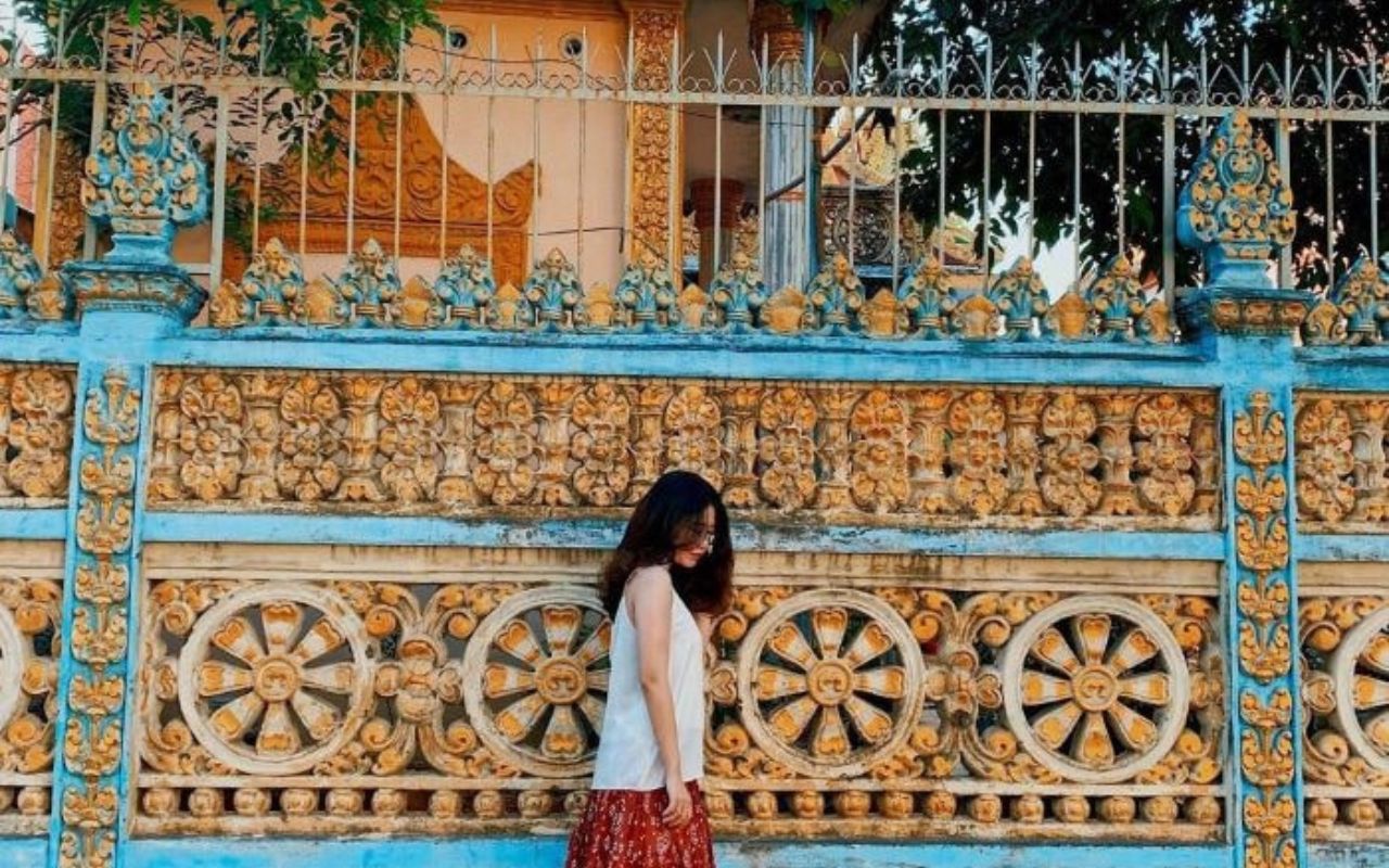 Ảnh khách check-in trước cổng chùa Munir Ansay