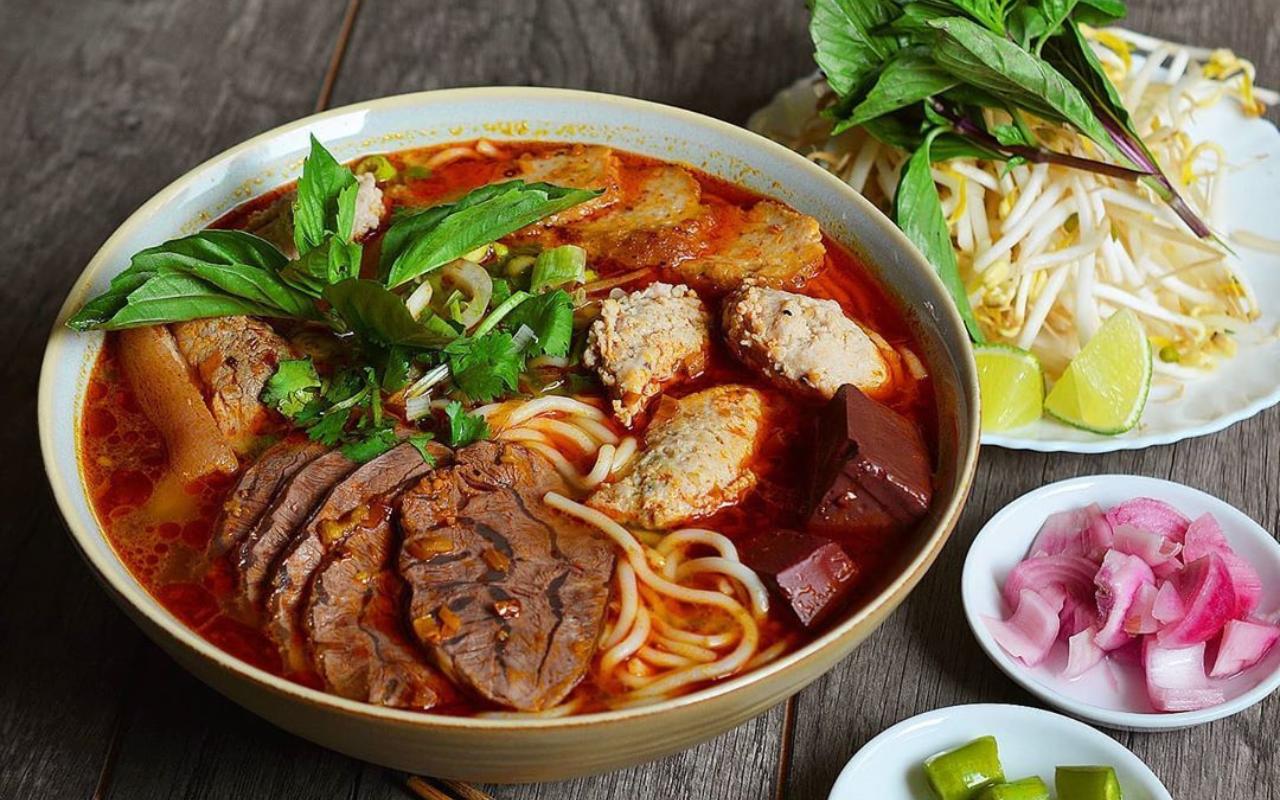 Đặc sản Bạc Liêu - Top 15 món ngon & làm quà 2026 3 Bún bò cay Bạc Liêu