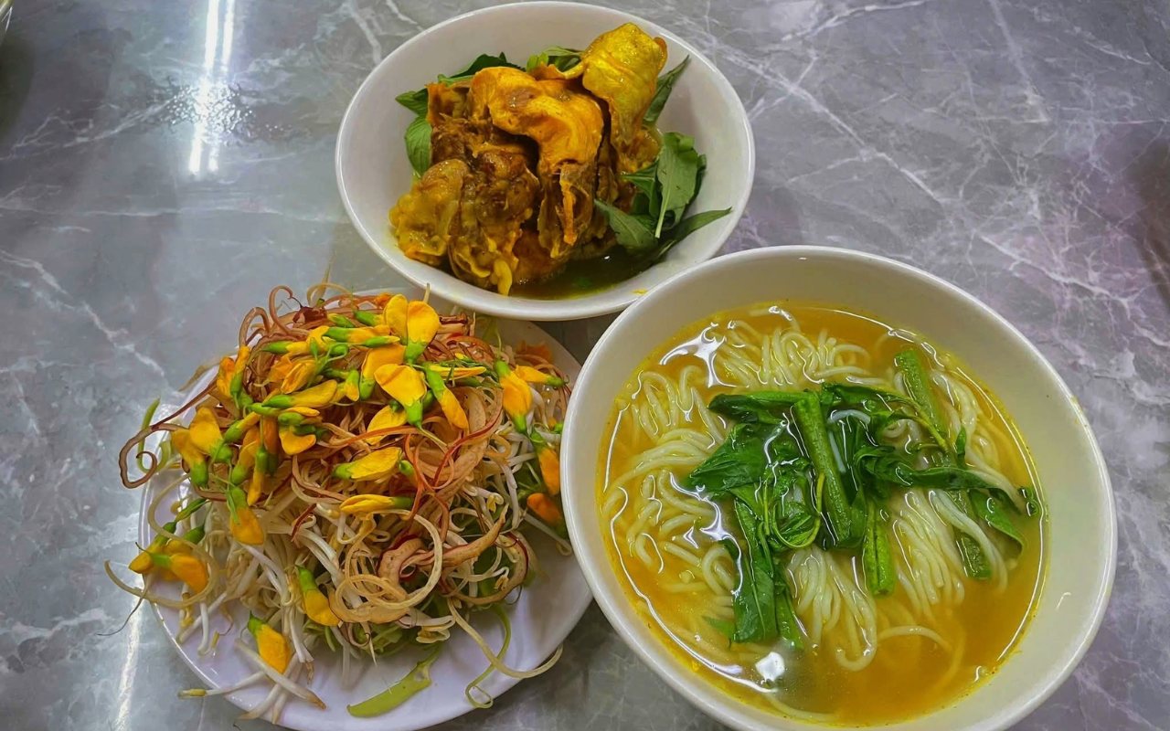 Đặc sản An Giang: Top 10+ món ngon & làm quà (2026) 3 Bún cá Châu Đốc là một trong những linh hồn của ẩm thực miền Tây