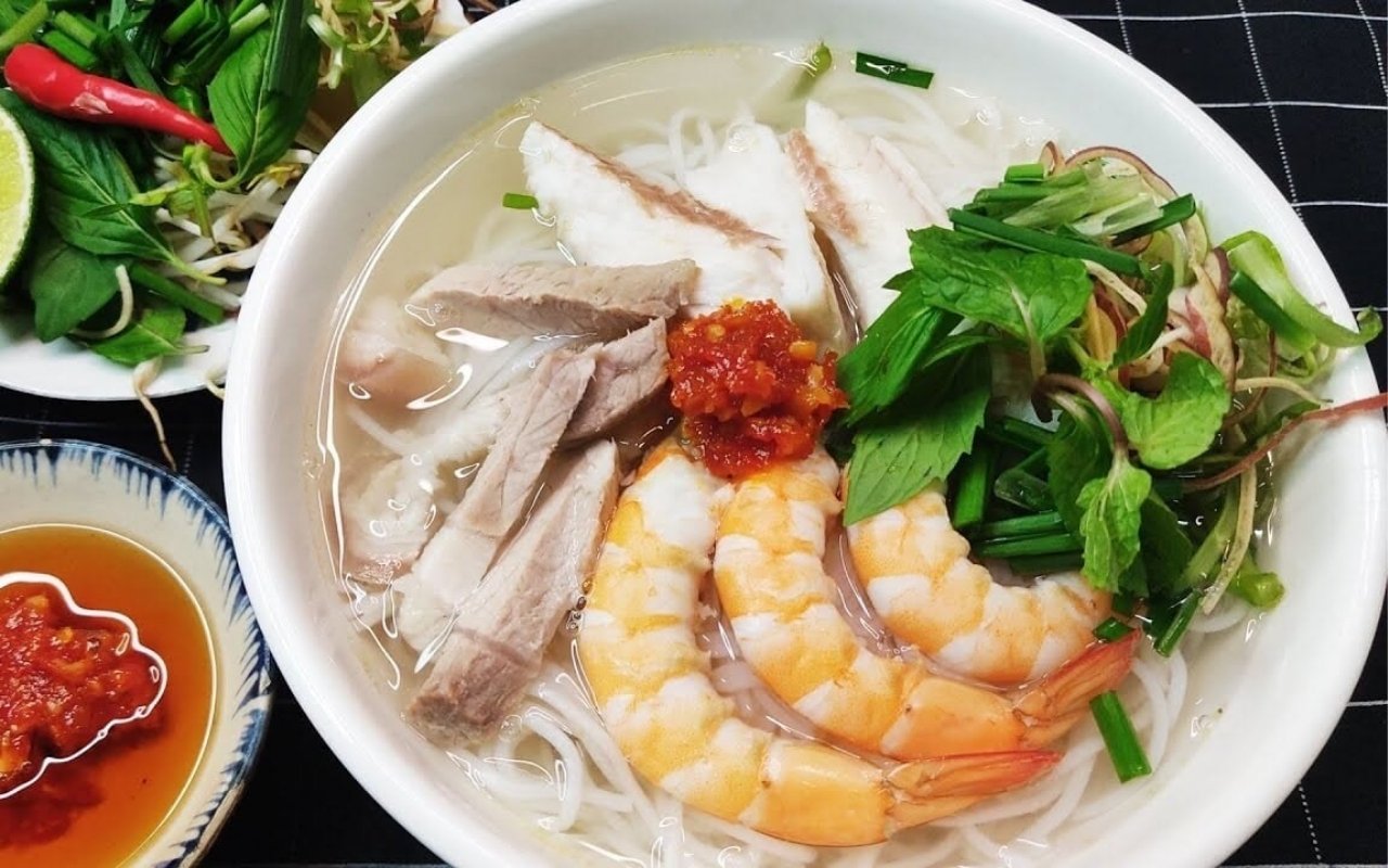 Bún nước lèo là đặc sản Sóc Trăng nổi tiếng