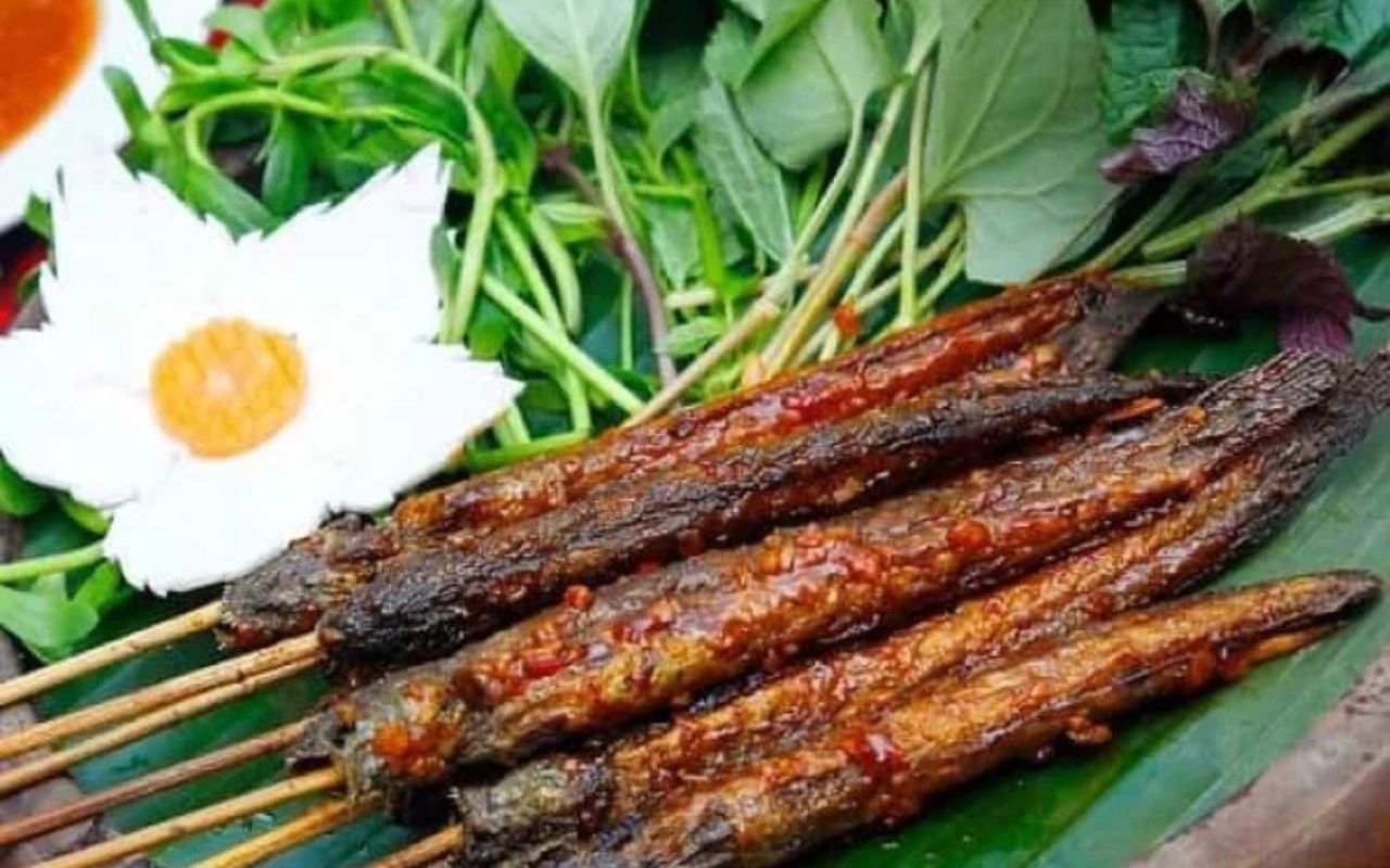 Du lịch Cà Mau - Kinh nghiệm khám phá cực Nam tổ quốc 2026 14 Cá thồi lồi nướng muối ớt - đặc sản Cà Mau