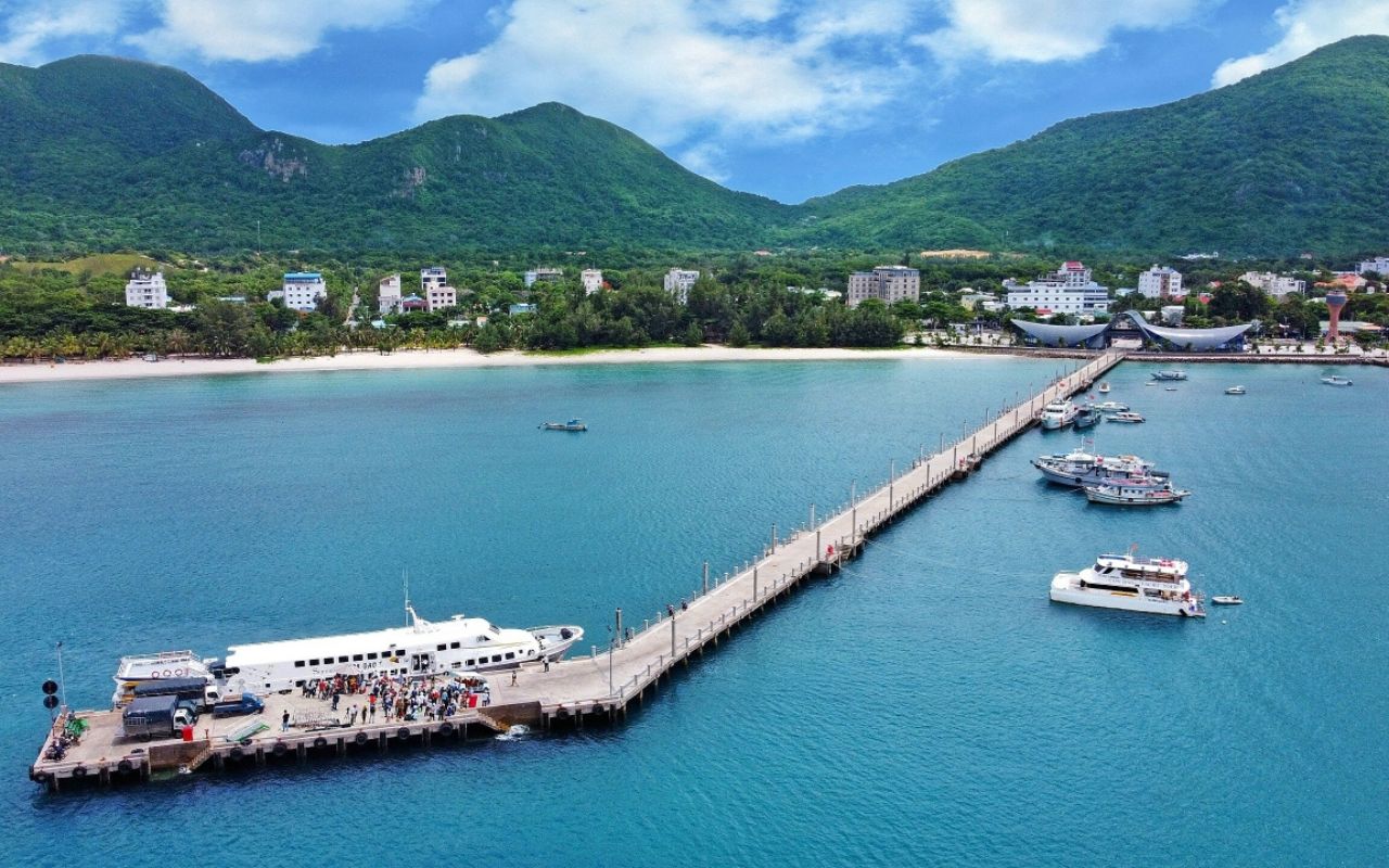 Cảng bến Đầm Côn Đảo