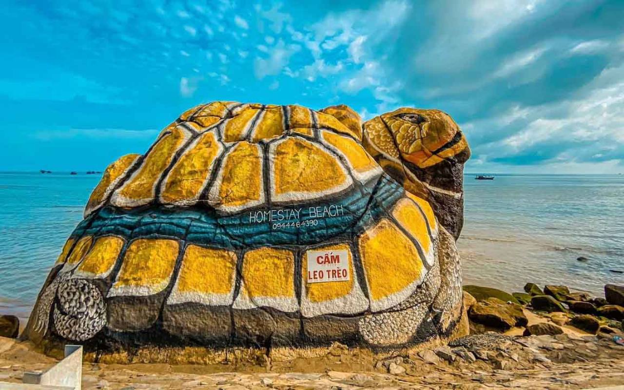 Ông Rùa Hòn Sơn - Địa điểm check-in triệu view năm 2026 5 Chiêm ngưỡng tượng ông rùa Hòn Sơn ngay biển