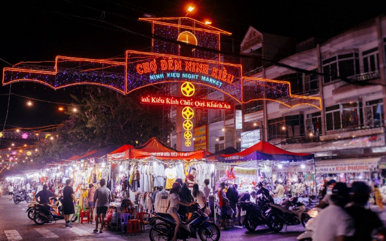 Chợ đêm Cần Thơ - Khám phá vẻ đẹp Tây Đô về đêm (2026) 5 Chợ đêm Ninh Kiều Cần Thơ