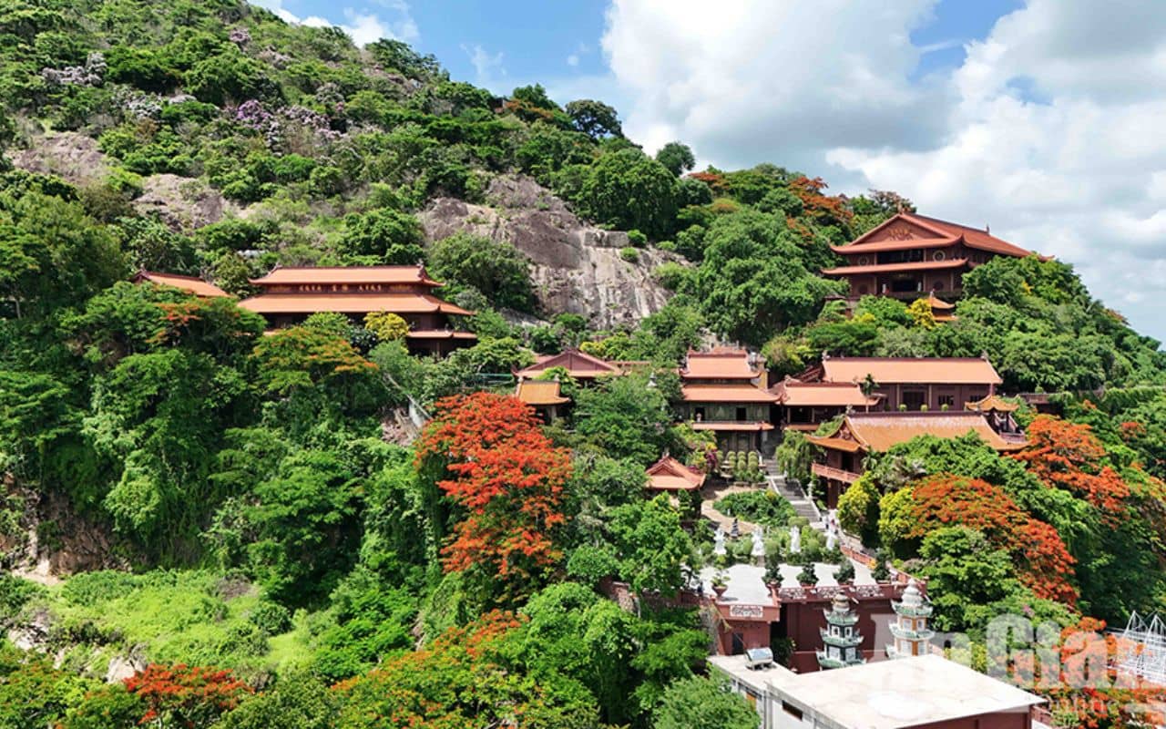 Chùa Hang ở An Giang
