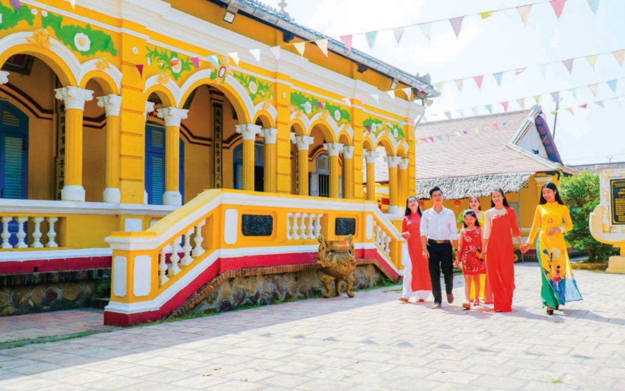 Chùa Nam Nhã Cần Thơ - Nét đẹp giao thoa Á Đông & Tây Âu 4 Chùa Nam Nhã được thành lập bởi ông Nguyễn Giác Nguyên