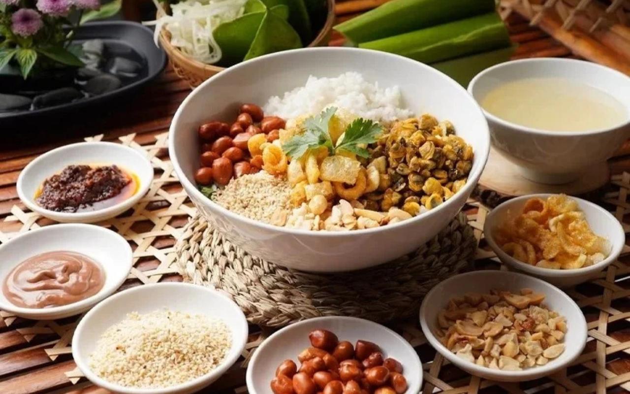 Du lịch Huế - Khám phá di sản & tinh hoa ẩm thực từ A-Z 2026 16 Cơm Hến - đặc sản ở Huế