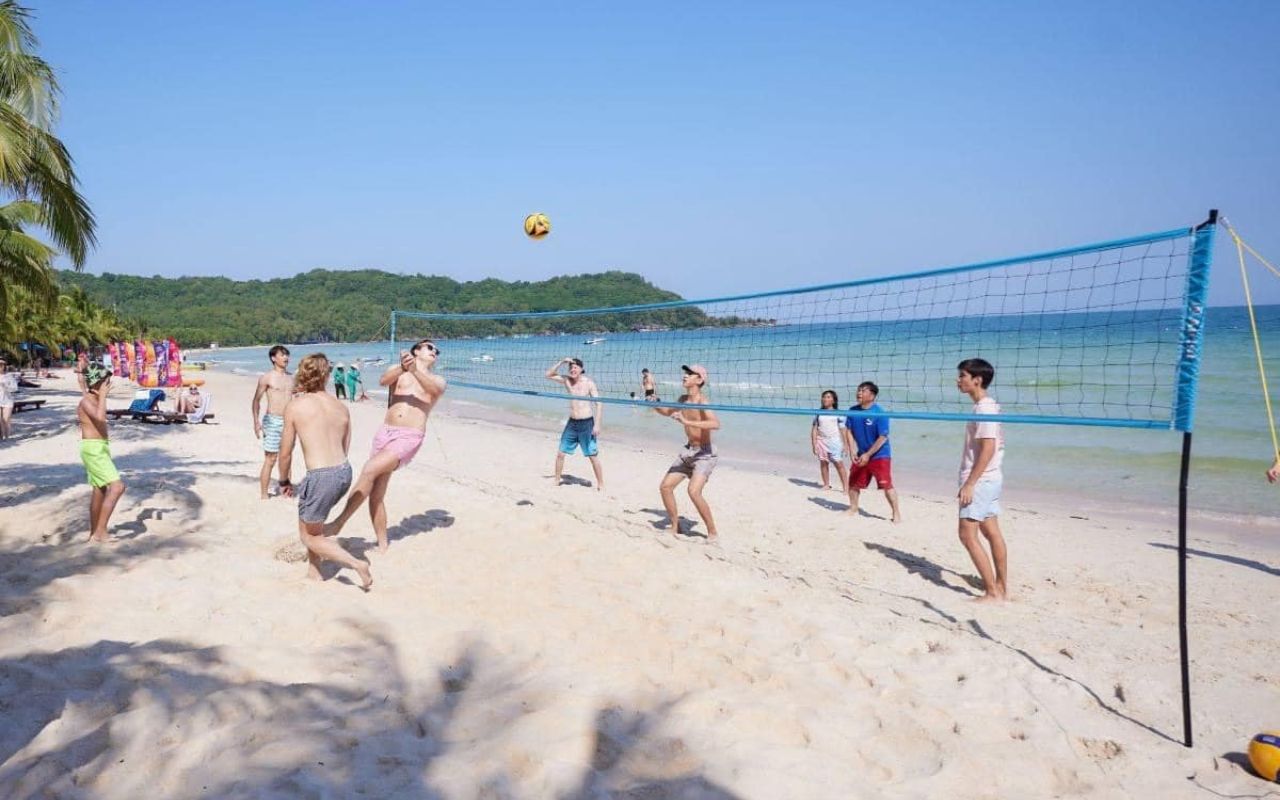 Còn có các hoạt động thể thao trên bãi biển