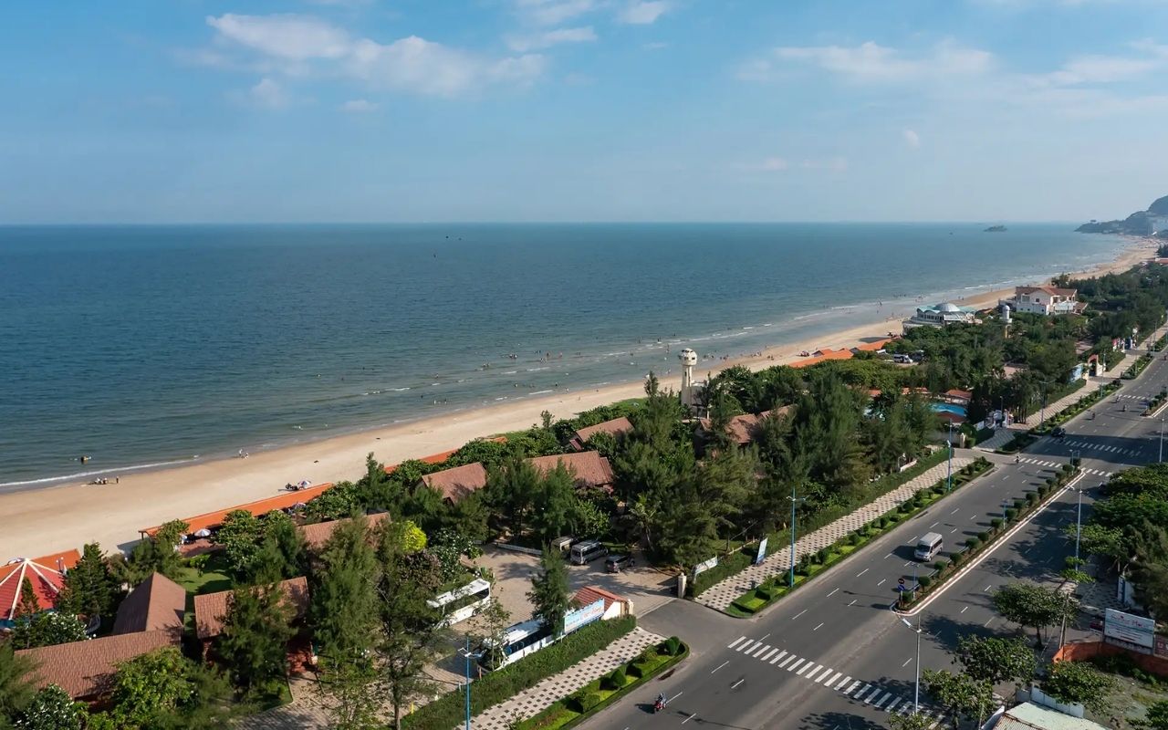 Bãi Sau Vũng Tàu tọa lạc trên trục đường Thùy Vân