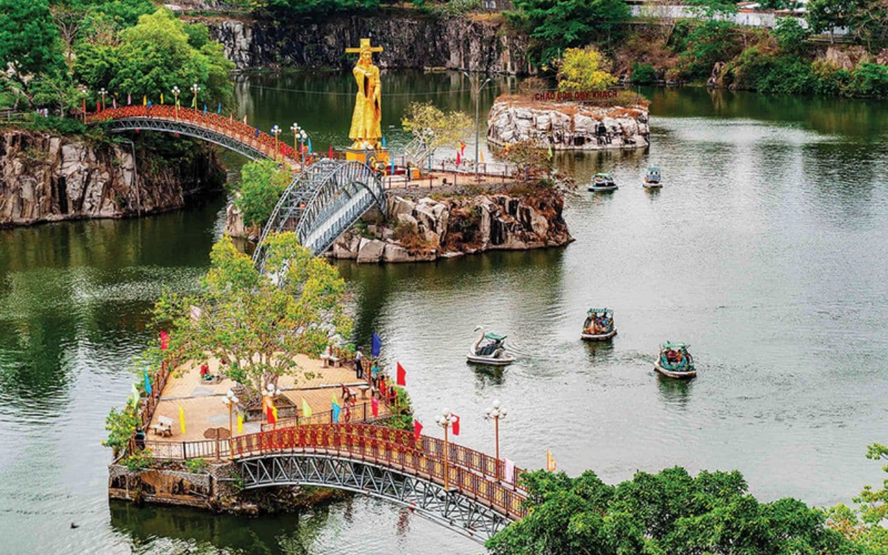 Khu du lịch Núi Sập