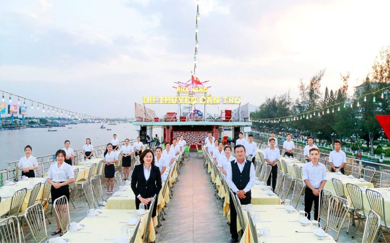Giá du thuyền Cần Thơ được chia thành hai khoản tách biệt