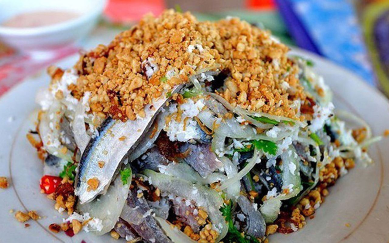Đảo Hòn Sơn | Kinh nghiệm, lịch trình chi tiết (2026) 11 Gỏi cá trích - đặc sản Hòn Sơn